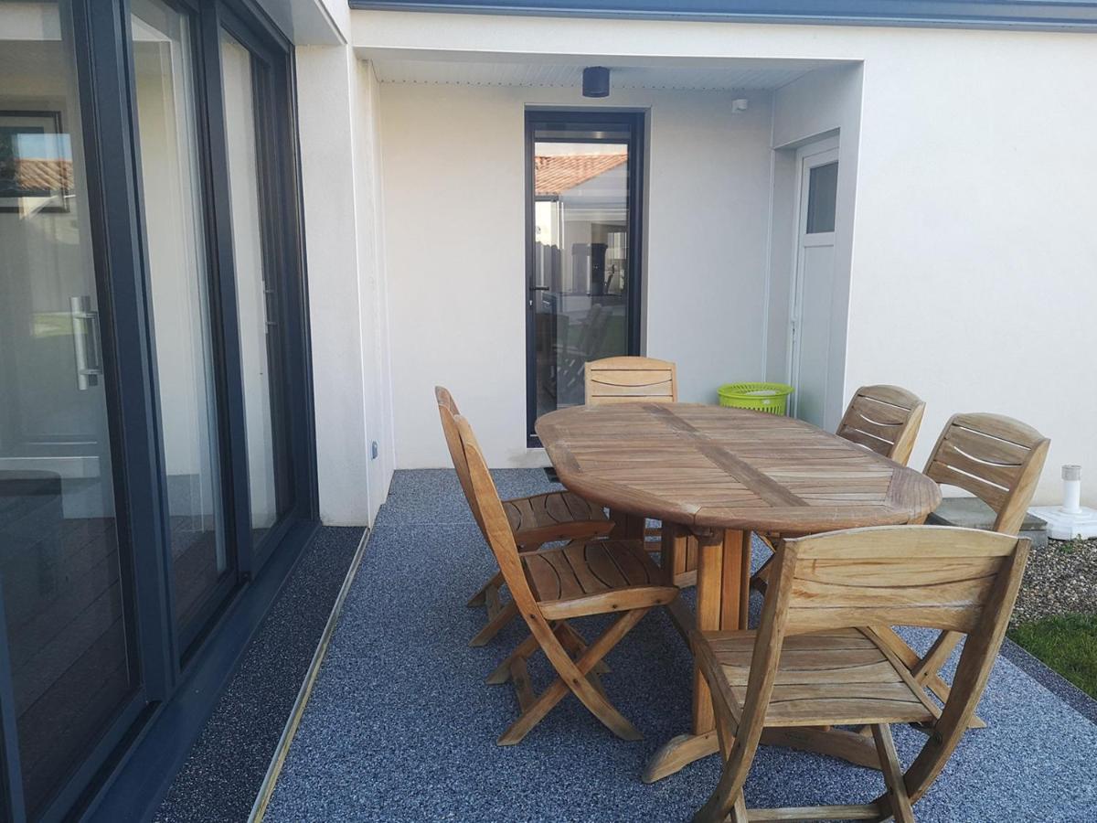 Le Cachet D'Une Maison De Centre-Bourg A Beauvoir-Sur-Mer Exterior foto